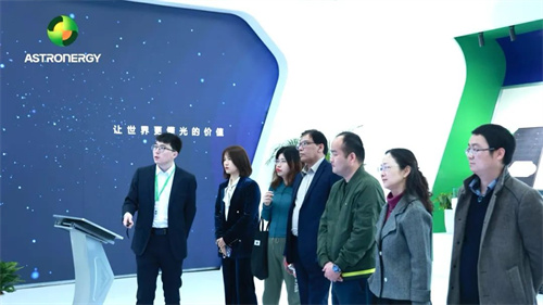 巴基斯坦駐上?？傤I(lǐng)事一行到訪(fǎng)正泰新能海寧總部